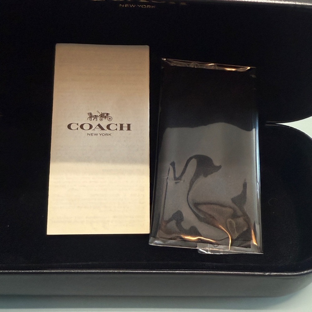 New Coach Women's Navy  Sunglasses - Picture 8 of 9